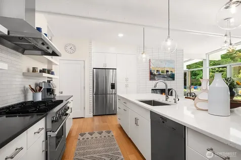 7260 W Mercer Way Mercer Island WA 98040