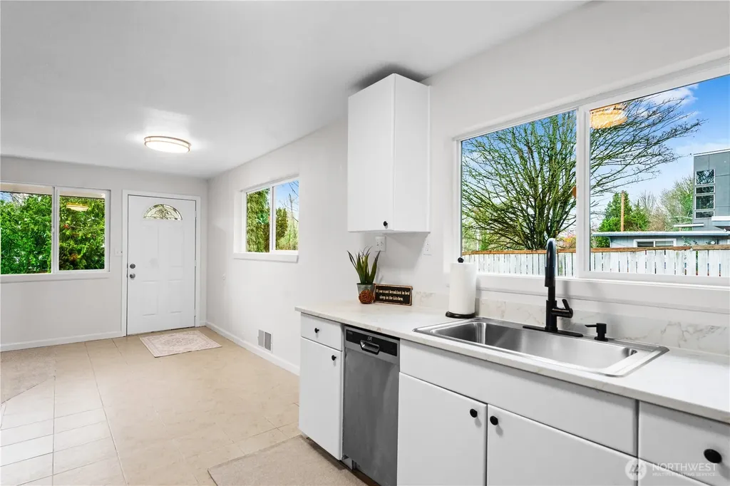 7552 21st Avenue SW Seattle WA 98106