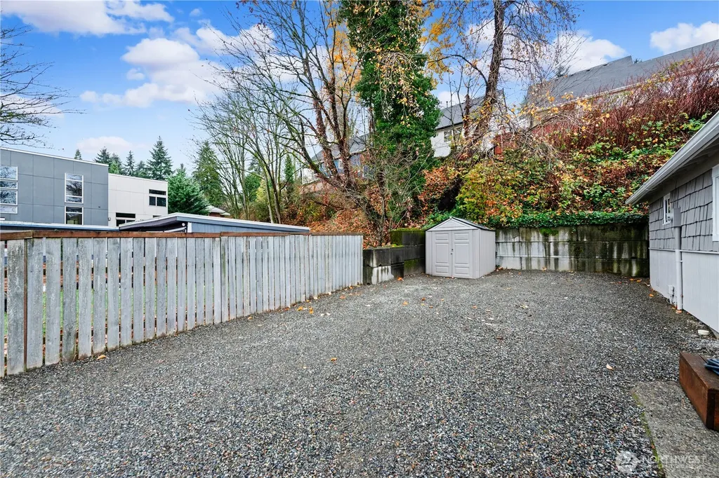 7552 21st Avenue SW Seattle WA 98106