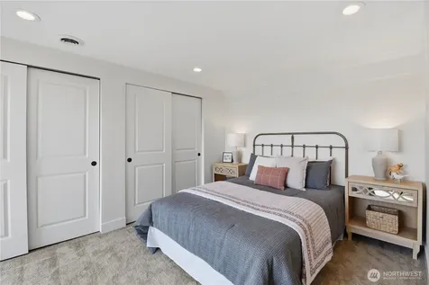 639 W Lake Sammamish Parkway NE Bellevue WA 98008
