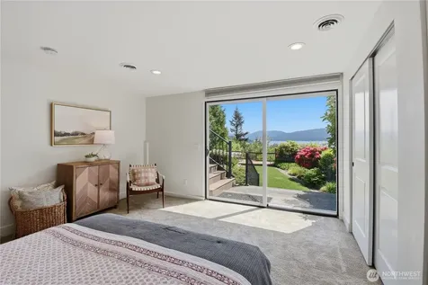 639 W Lake Sammamish Parkway NE Bellevue WA 98008