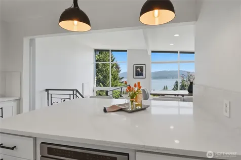 639 W Lake Sammamish Parkway NE Bellevue WA 98008