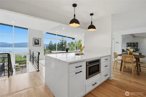 639 W Lake Sammamish Parkway NE Bellevue WA 98008