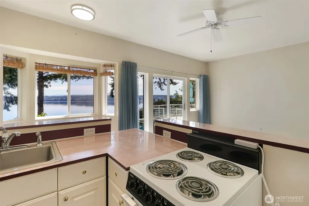 10125 Totem Way Anderson Island WA 98303