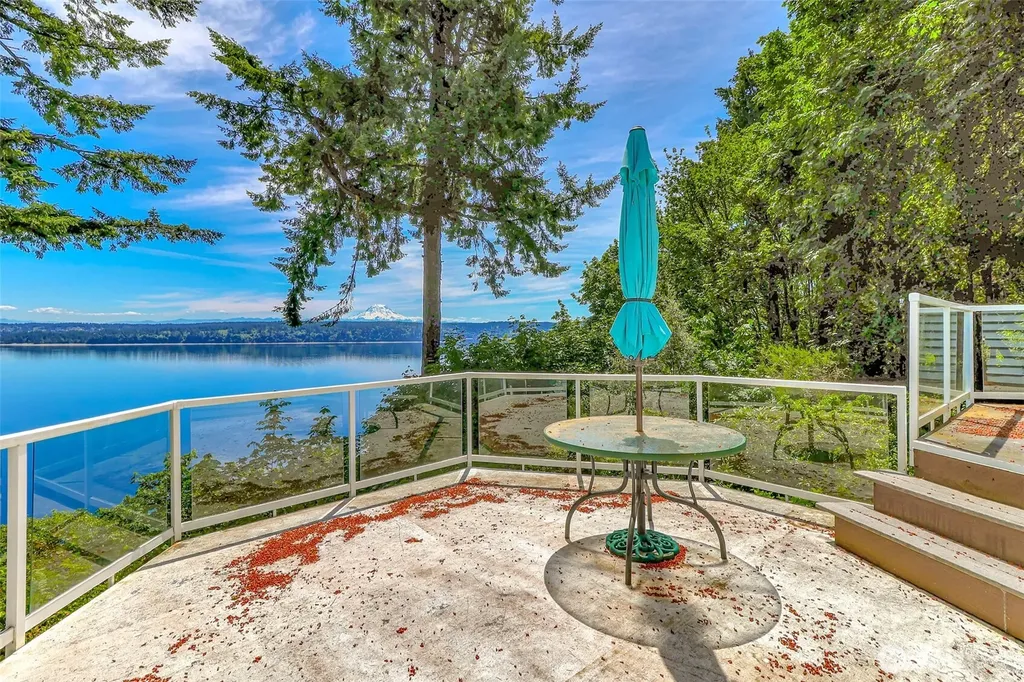 10125 Totem Way Anderson Island WA 98303