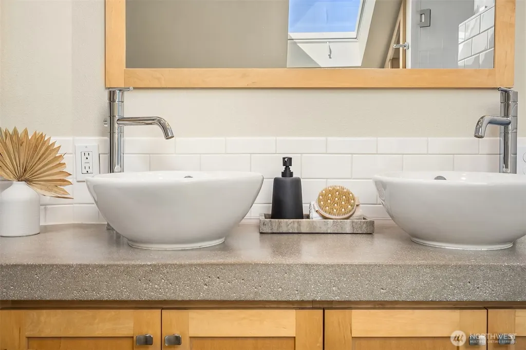 7737 27th Avenue NW Seattle WA 98117