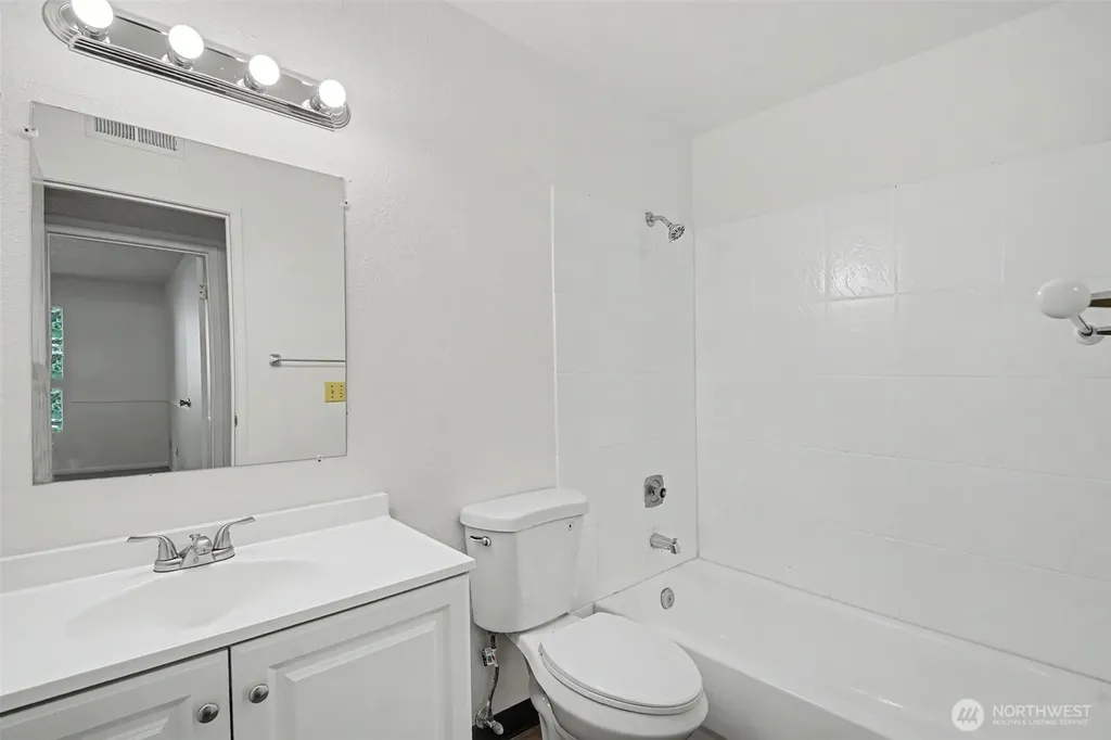 14148 74th Place NE Kirkland WA 98034