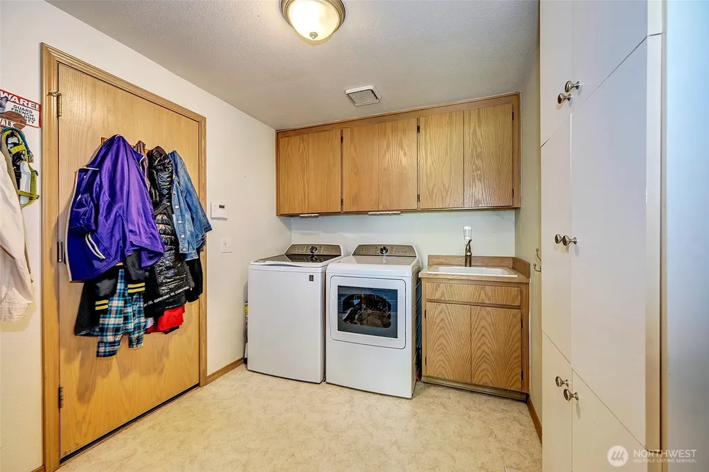 17317 SE 238 Street Kent WA 98042