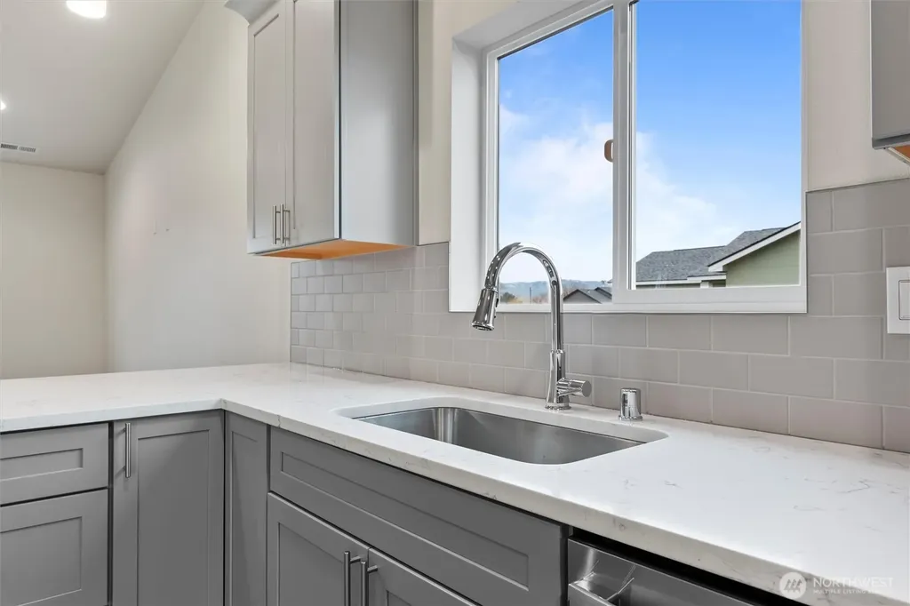 924 La Vista Drive Warden WA 98857
