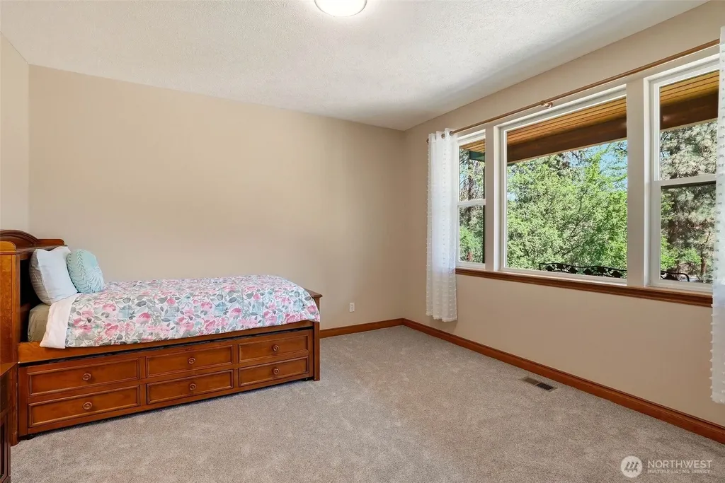 9524 E Northrim Lane Spokane WA 99217