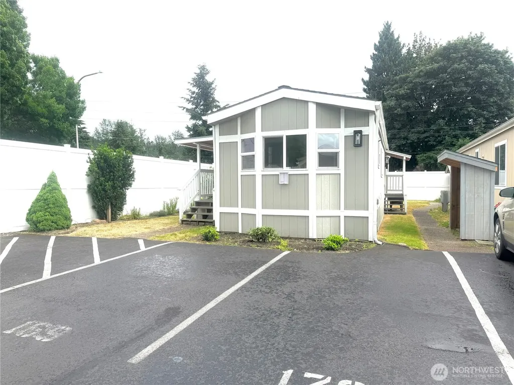 210 37th St SE Auburn WA 98002
