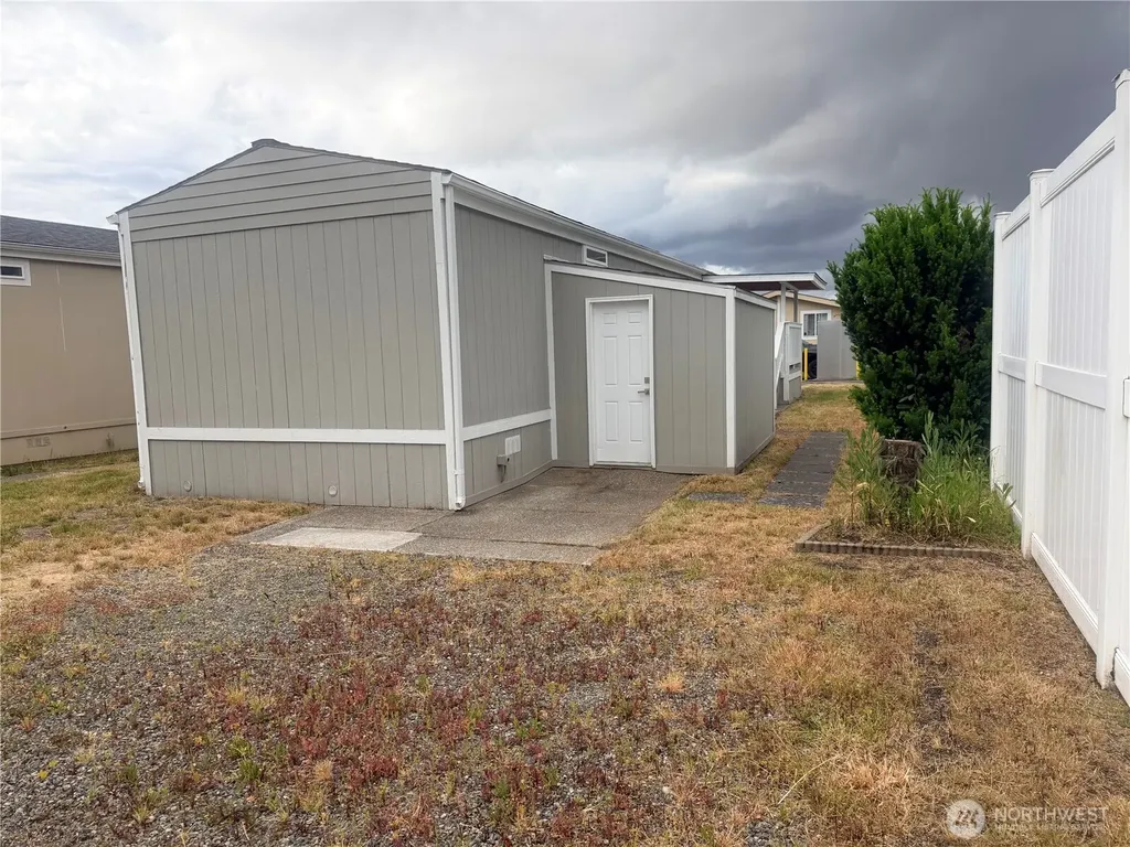 210 37th St SE Auburn WA 98002