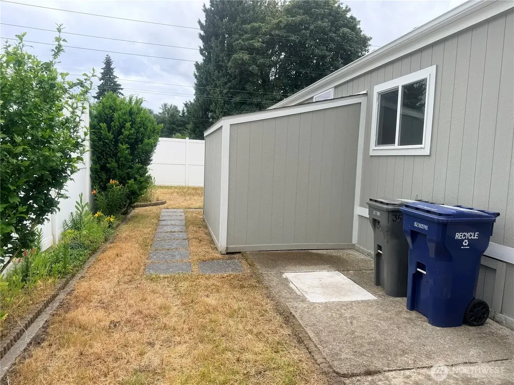 210 37th St SE Auburn WA 98002
