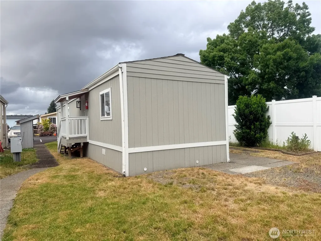 210 37th St SE Auburn WA 98002
