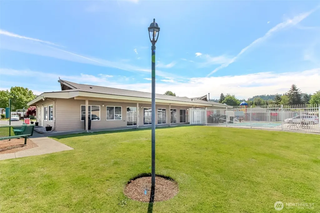 210 37th St SE Auburn WA 98002