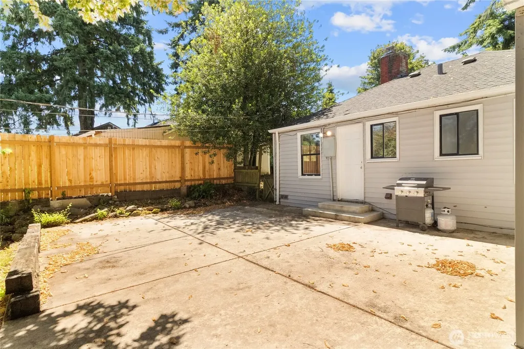 12656 74th Place S Seattle WA 98178