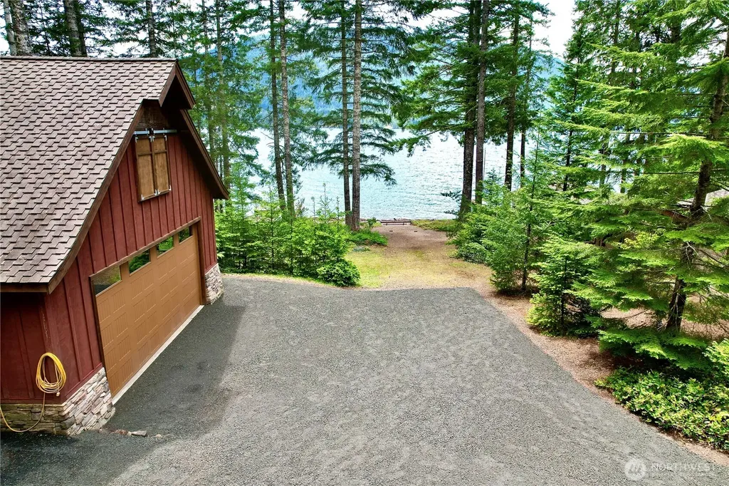 61 N Potlatch Drive N Hoodsport WA 98548