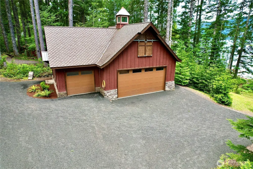 61 N Potlatch Drive N Hoodsport WA 98548