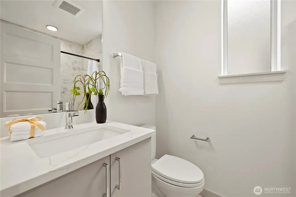 7013 9th Avenue NE Seattle WA 98115