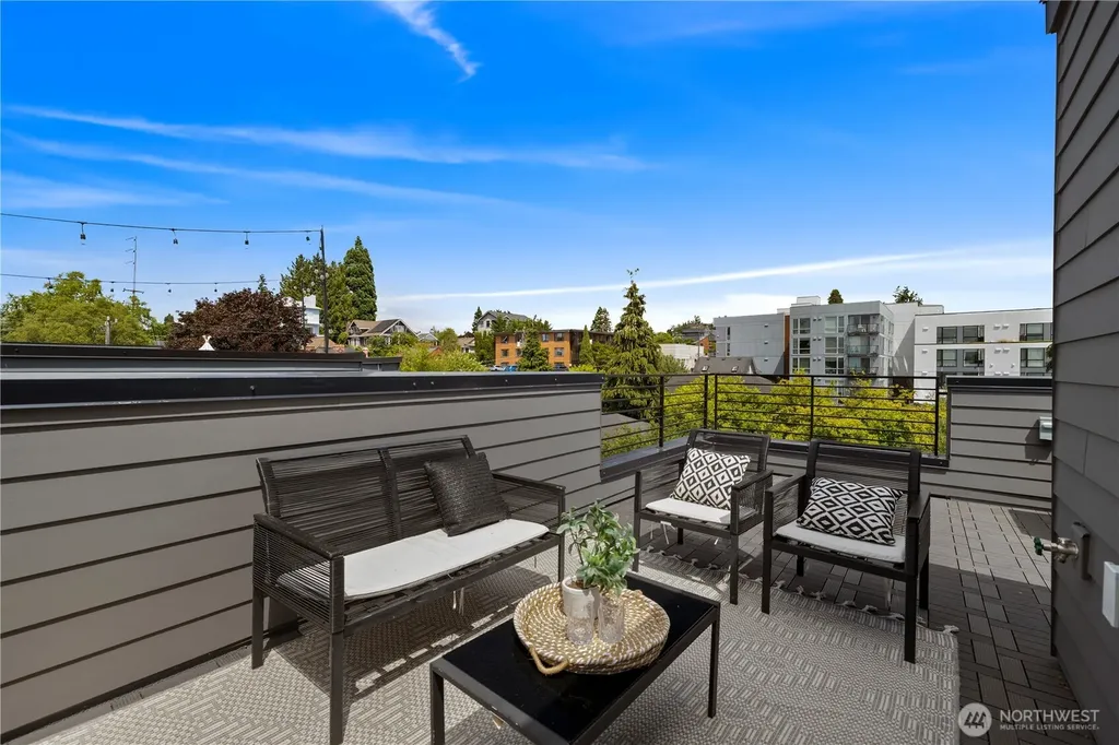 7013 9th Avenue NE Seattle WA 98115