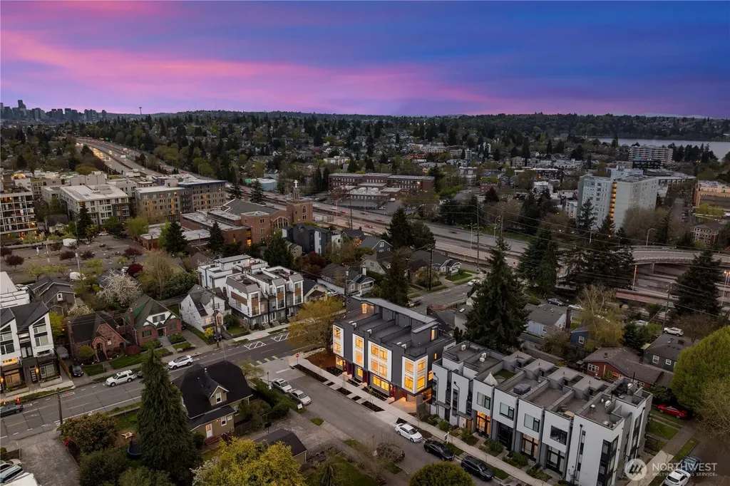 7013 9th Avenue NE Seattle WA 98115