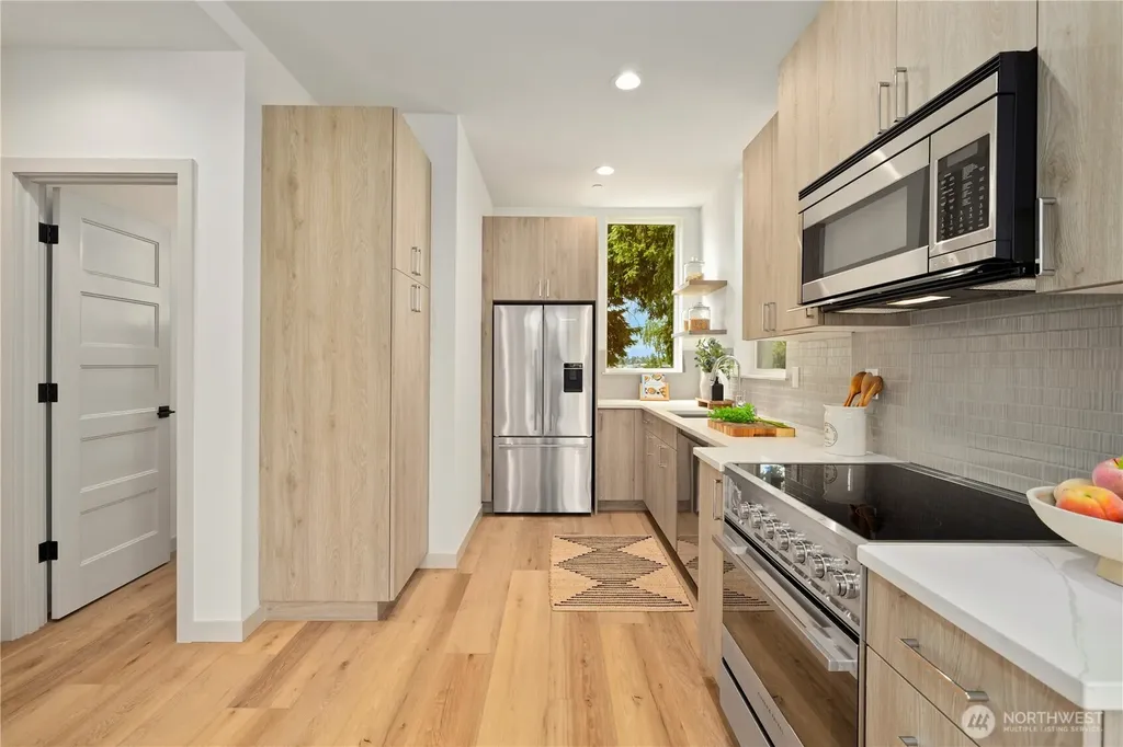 7013 9th Avenue NE Seattle WA 98115