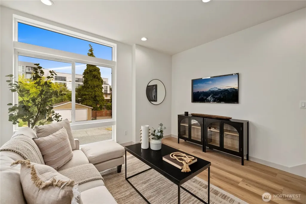 7013 9th Avenue NE Seattle WA 98115