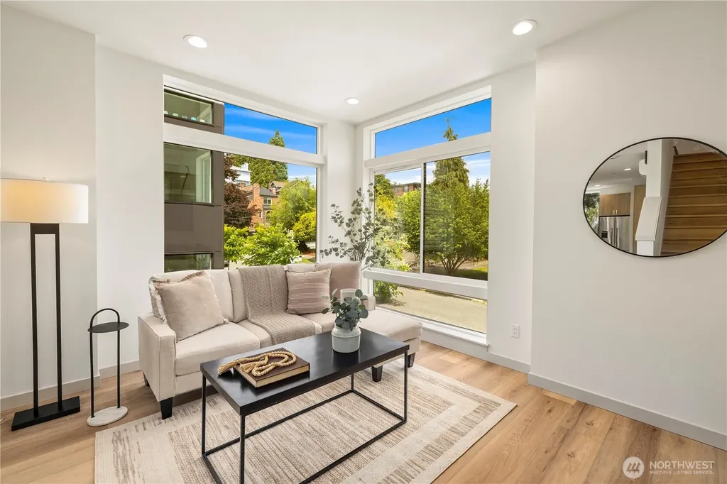 7013 9th Avenue NE Seattle WA 98115
