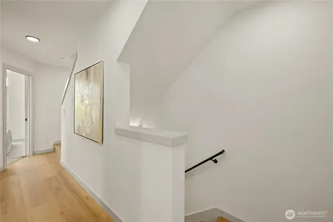 7013 9th Avenue NE Seattle WA 98115
