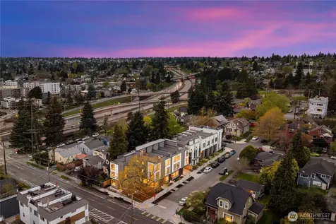 7013 9th Avenue NE Seattle WA 98115