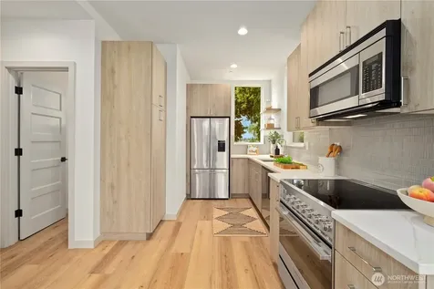 7013 9th Avenue NE Seattle WA 98115