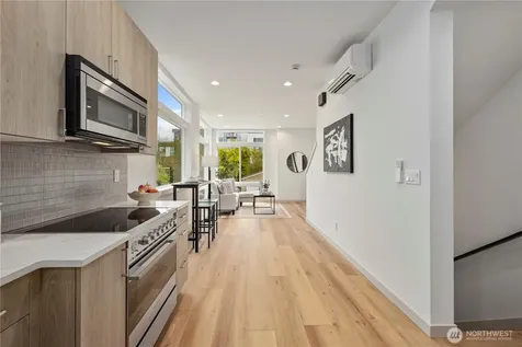 7013 9th Avenue NE Seattle WA 98115