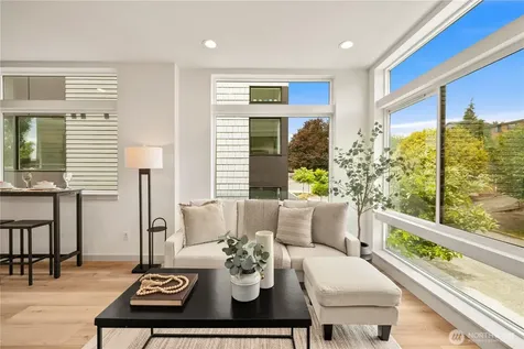 7013 9th Avenue NE Seattle WA 98115