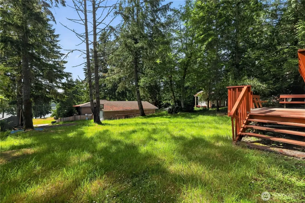 819 E Madrona Boulevard NW Lakebay WA 98349