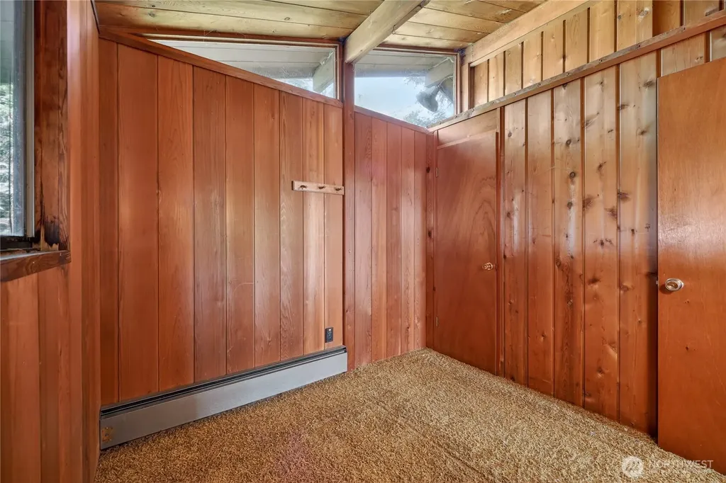 819 E Madrona Boulevard NW Lakebay WA 98349