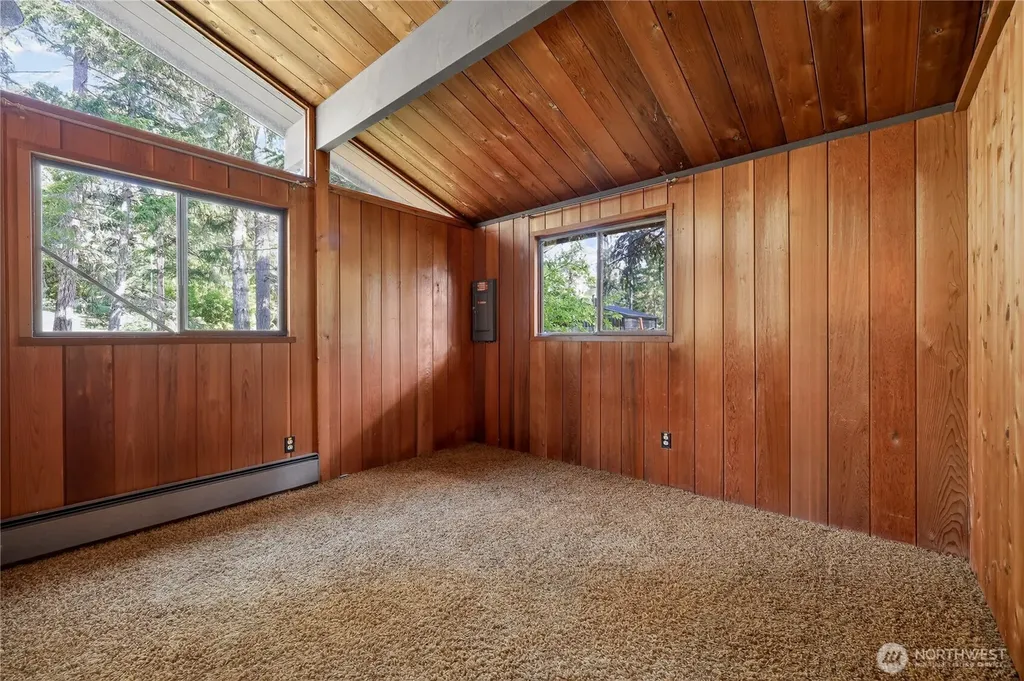 819 E Madrona Boulevard NW Lakebay WA 98349