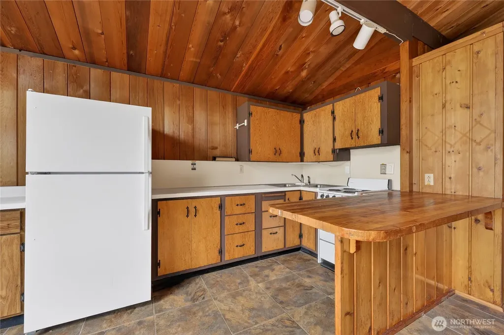 819 E Madrona Boulevard NW Lakebay WA 98349
