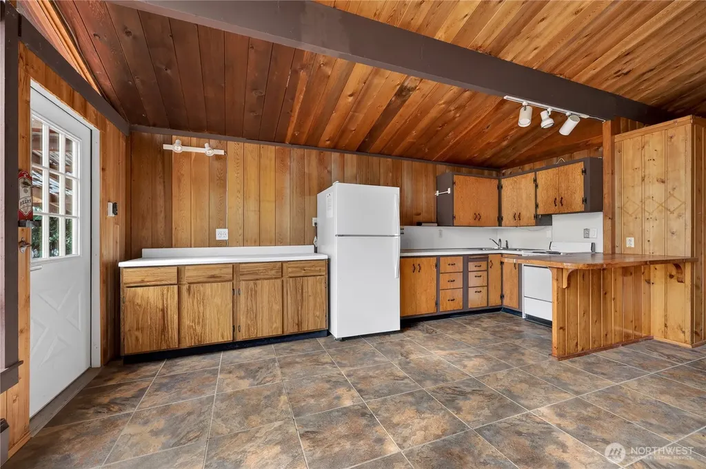 819 E Madrona Boulevard NW Lakebay WA 98349