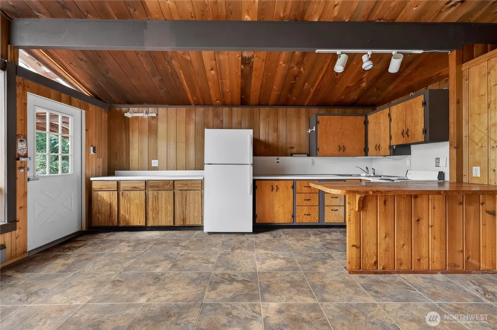 819 E Madrona Boulevard NW Lakebay WA 98349