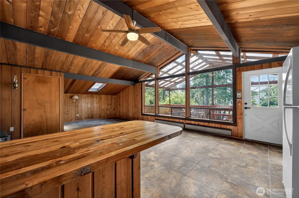 819 E Madrona Boulevard NW Lakebay WA 98349