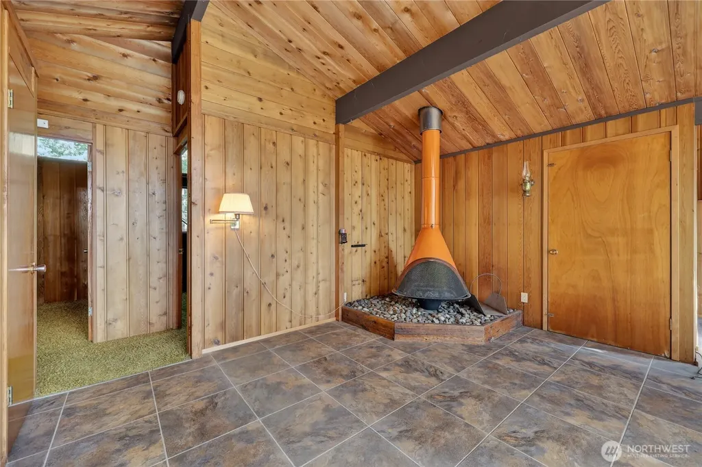 819 E Madrona Boulevard NW Lakebay WA 98349