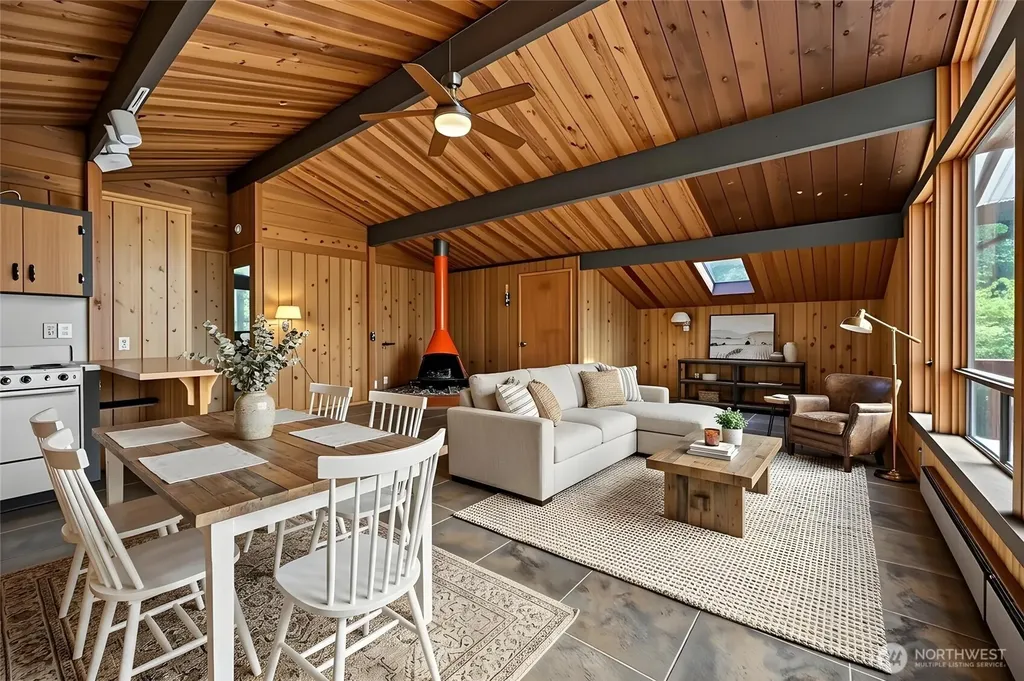 819 E Madrona Boulevard NW Lakebay WA 98349