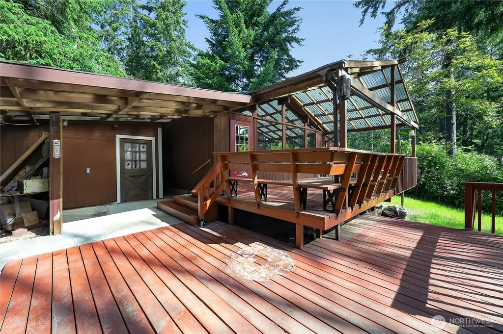819 E Madrona Boulevard NW Lakebay WA 98349