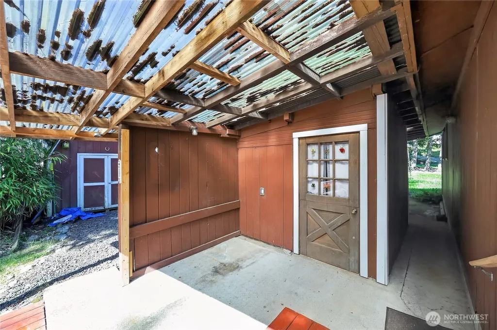 819 E Madrona Boulevard NW Lakebay WA 98349