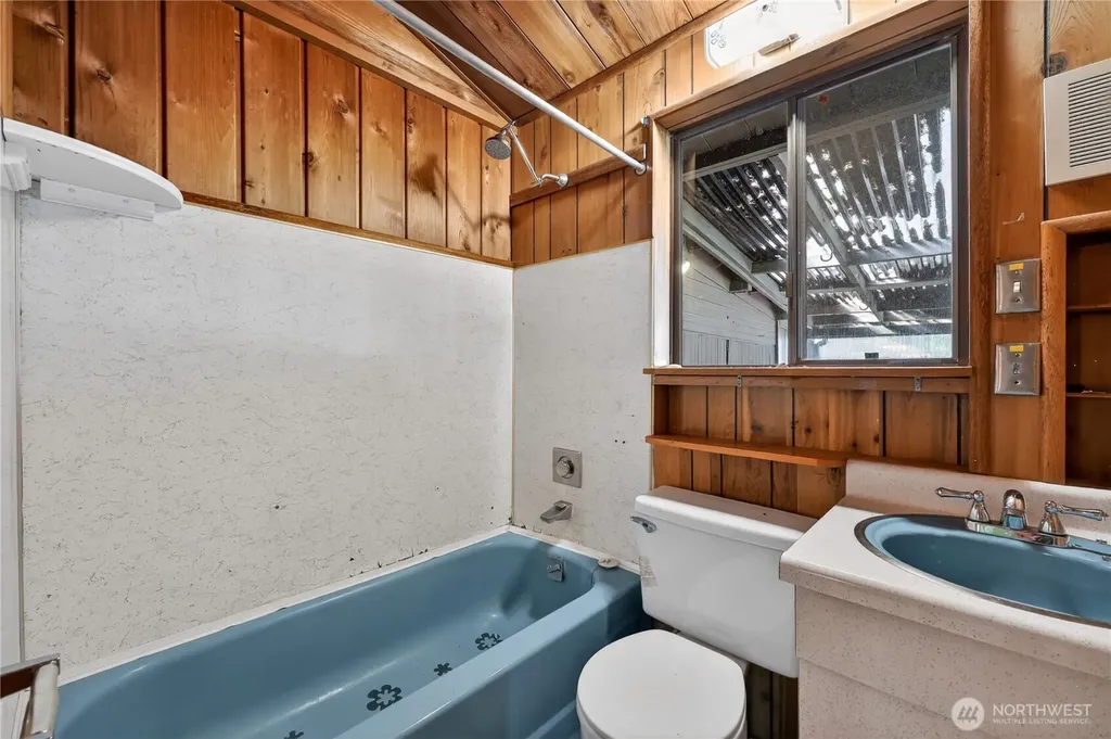 819 E Madrona Boulevard NW Lakebay WA 98349