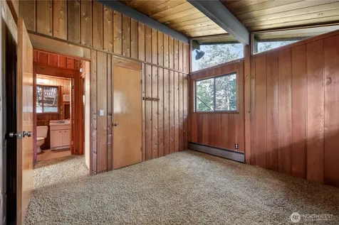 819 E Madrona Boulevard NW Lakebay WA 98349