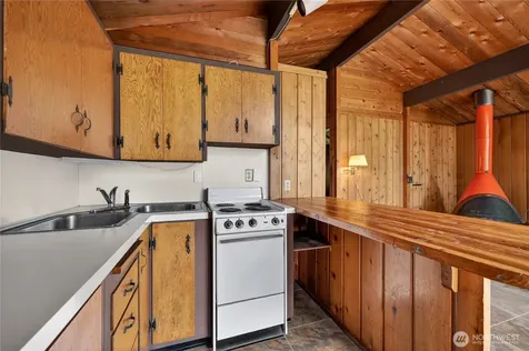 819 E Madrona Boulevard NW Lakebay WA 98349