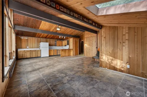 819 E Madrona Boulevard NW Lakebay WA 98349