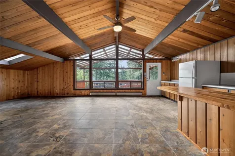 819 E Madrona Boulevard NW Lakebay WA 98349