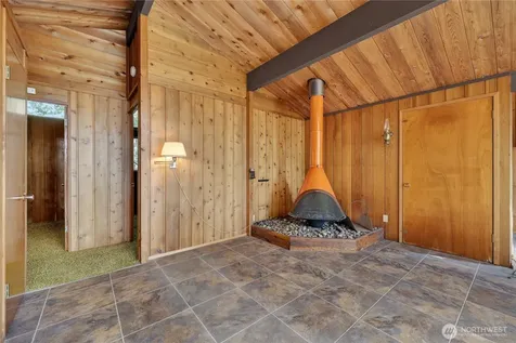 819 E Madrona Boulevard NW Lakebay WA 98349